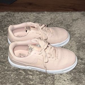 Nike Air Force 1 Pixel